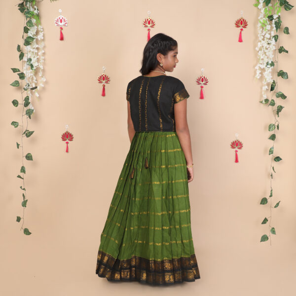 Back view of Nigal Mathi girls jacket